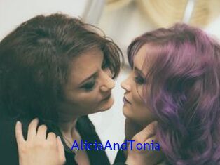 AliciaAndTonia Sexo Gratis
