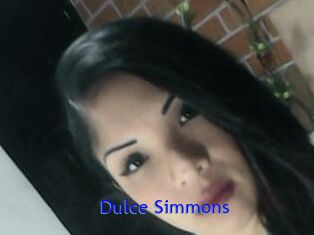 Dulce_Simmons