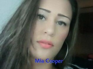Mia_Cooper