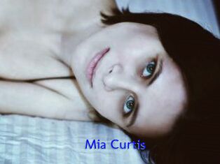 Mia_Curtis