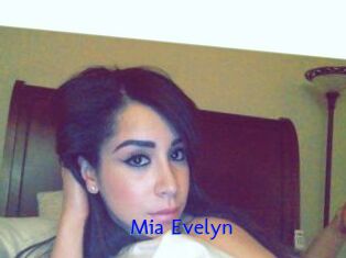 Mia_Evelyn