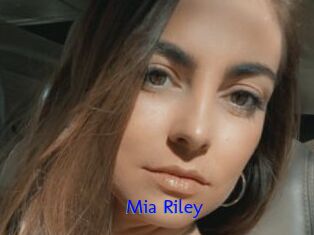 Mia_Riley