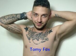 Tomy_Fox